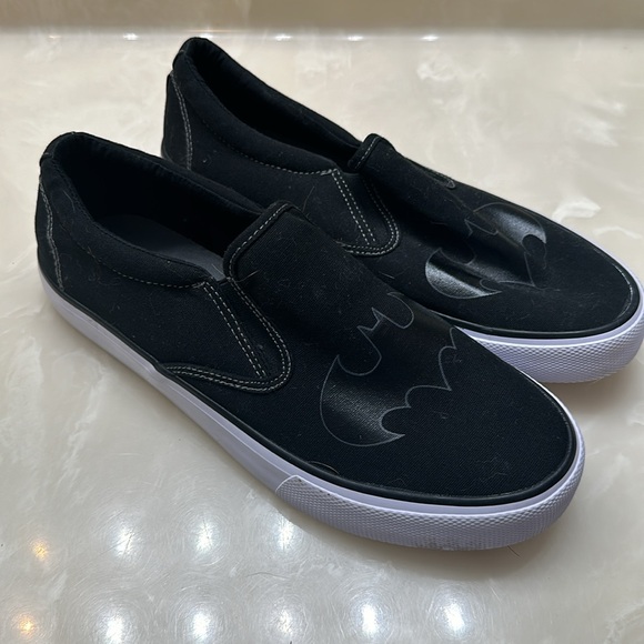 Official DC Comics Batman sneakers size 8 - Picture 2 of 6